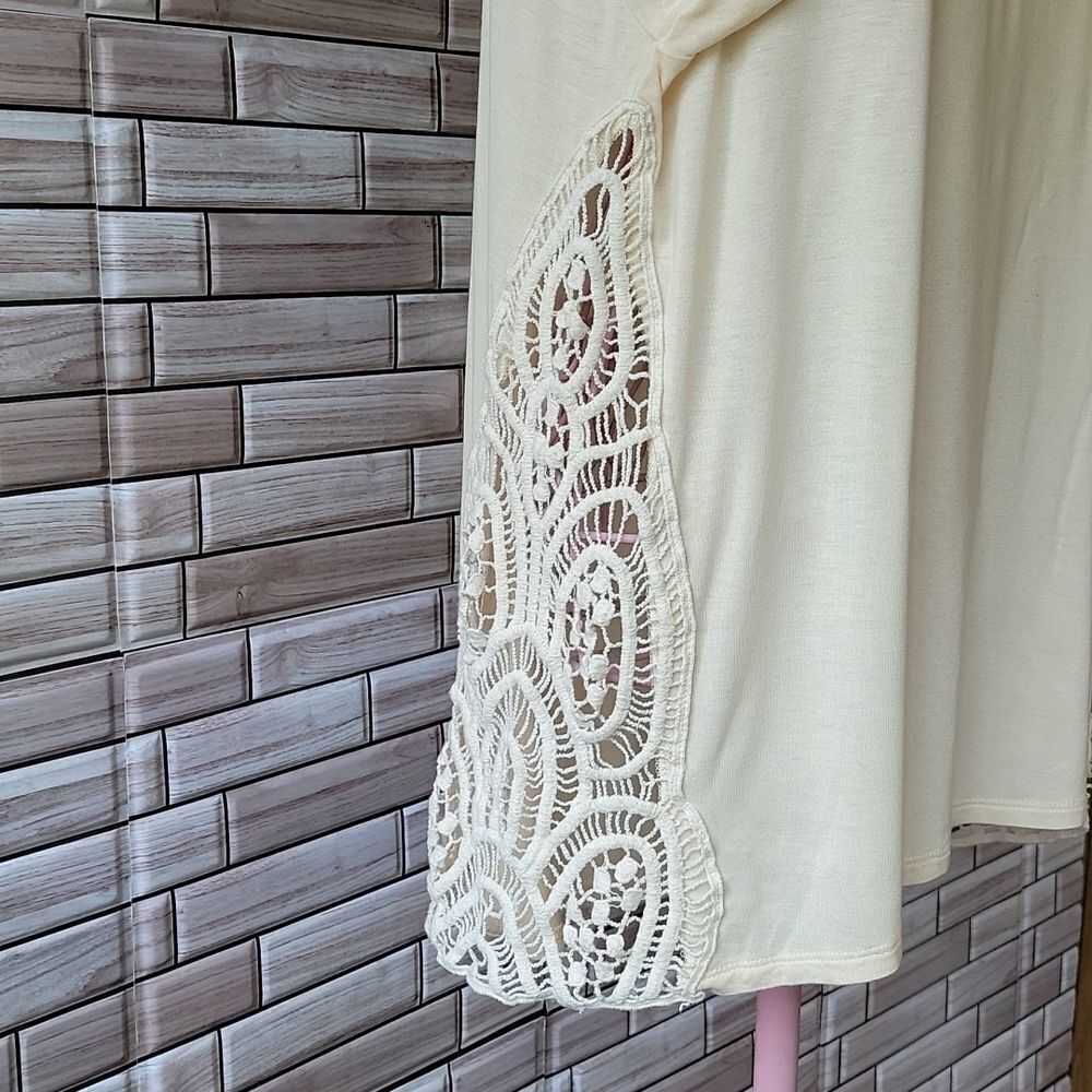 Hem & Thread rayon blouse Size L - Picture 4 of 7